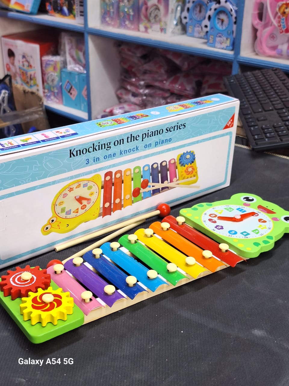 Knocking on the Piano for Kids 3-in-1 Wooden Xylophone with Clock and Gears